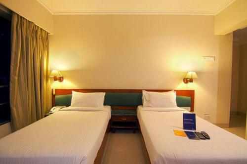 Hotel Lotus Пуна Экстерьер фото